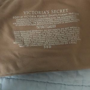 Victoria's Secret Intimates & Sleepwear - Victoria’s Secret bra 38D (Body) by VS Victoria's Secret Intimates & Sleepwear - Victoria’s Secret bra 38D (Body) by VS